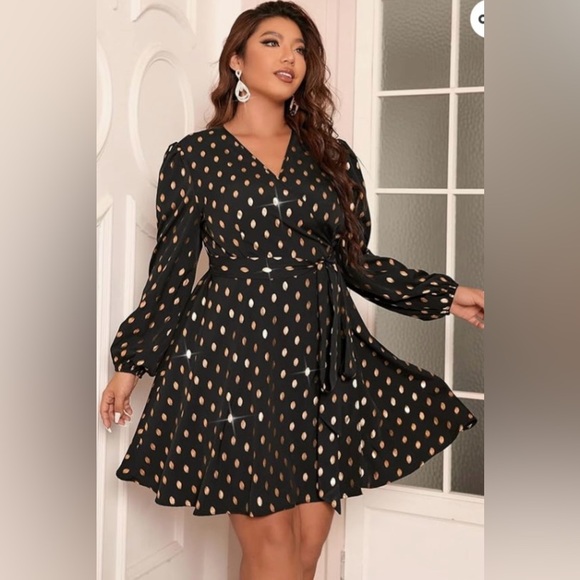 NWT RED DOT BOUTIQUE Plus Size Flutter Butterfly Sleeve Overlap Wrapped V Neck - Picture 2 of 9